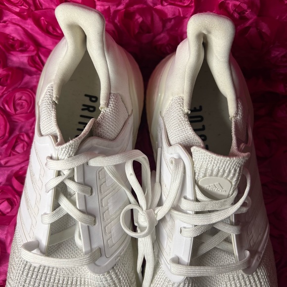 Womens ULTRABOOST 1.0 SHOES - Picture 7 of 9